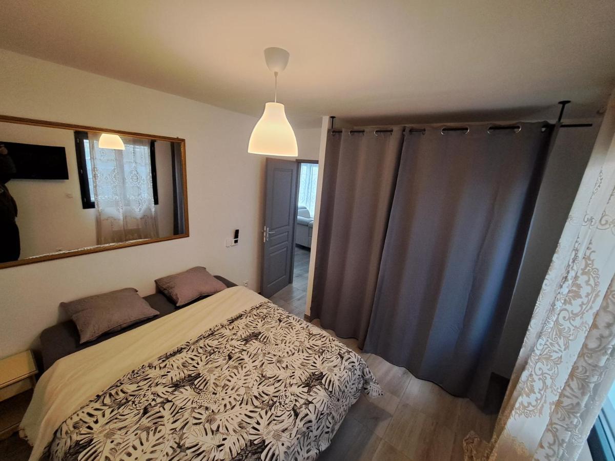 Charmante Maison Avec Piscine Bessan Екстер'єр фото
